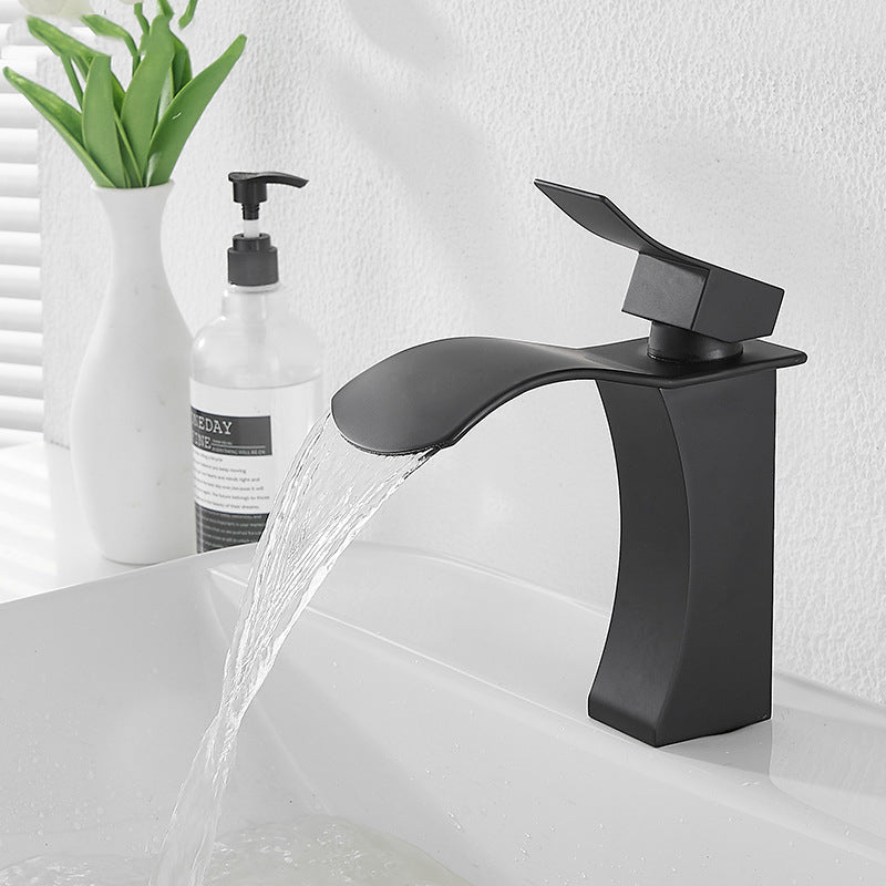 Homelody Schwarz Wasserfall-Mischbatterie Kupfer Badarmatur mit abgeflachtem Auslauf für niedriges Waschbecken und Handspüler