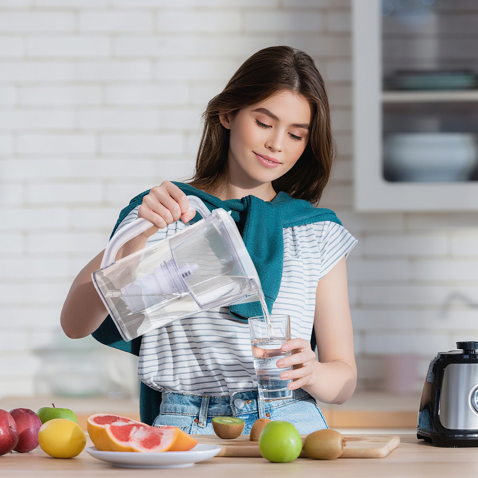 Homelody Wasserfilter Wasserfilter Wasserfilter-Kanne 2,5L weiß inkl. 1 Filterkartuschen