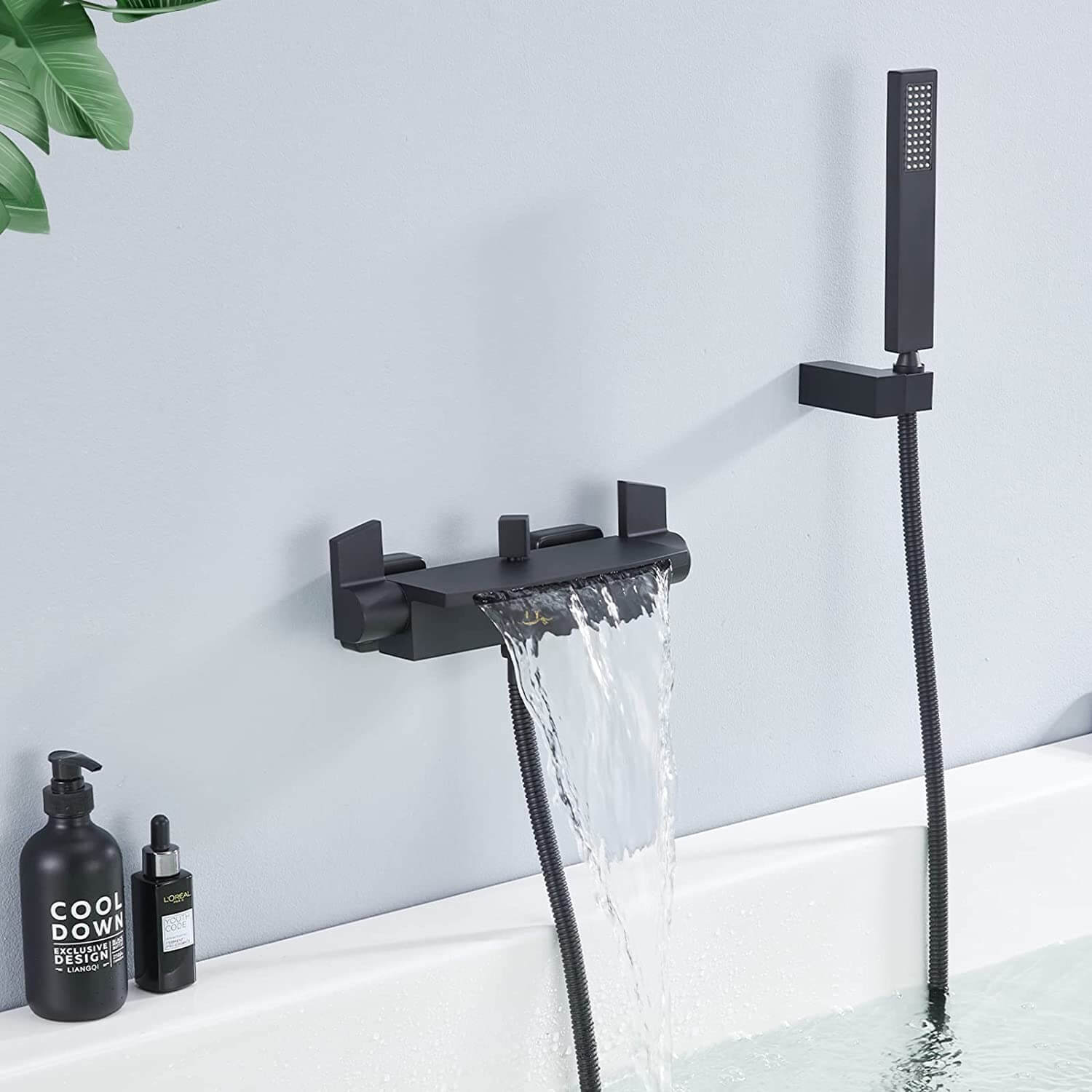 SchwarzerWasserfall-Badewannenhahn